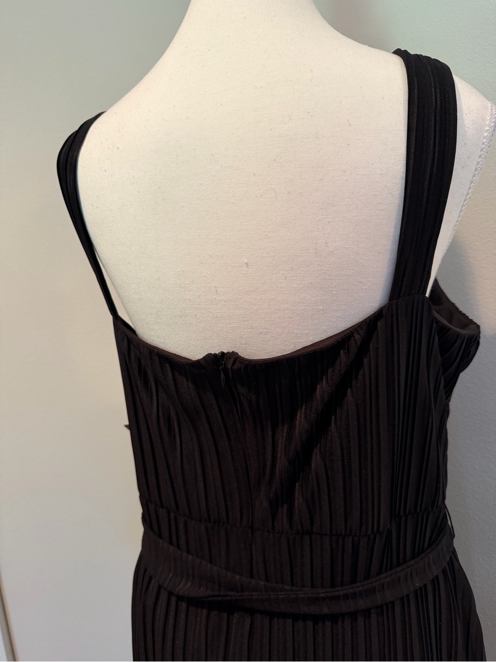 Guess Black Pleated V-Neck Maxi Dress with Waist Tie and Leg Slit - Picture 5 of 5